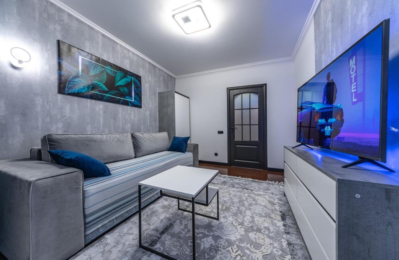 Modern 3 Bedroom Apartment Kiev Luaran gambar