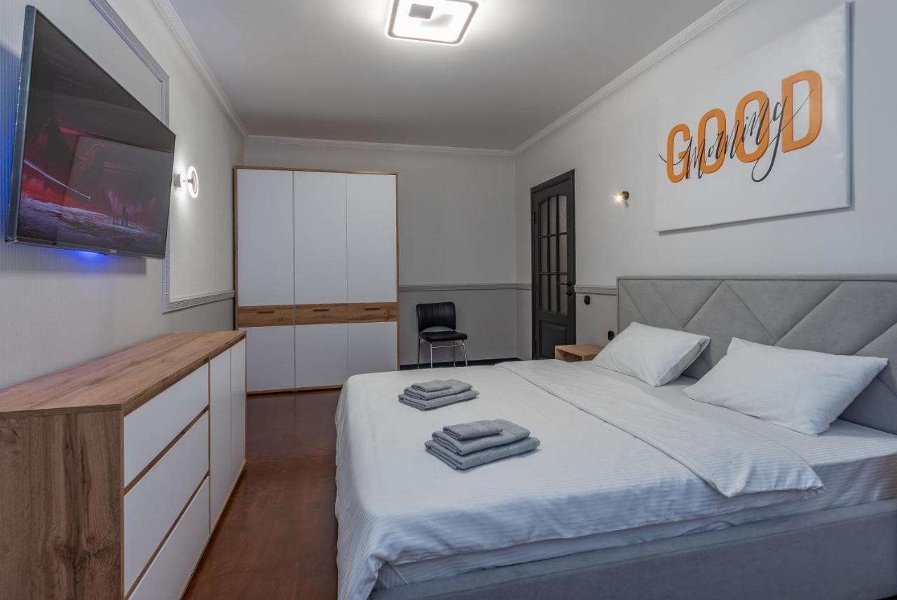 Modern 3 Bedroom Apartment Kiev Luaran gambar